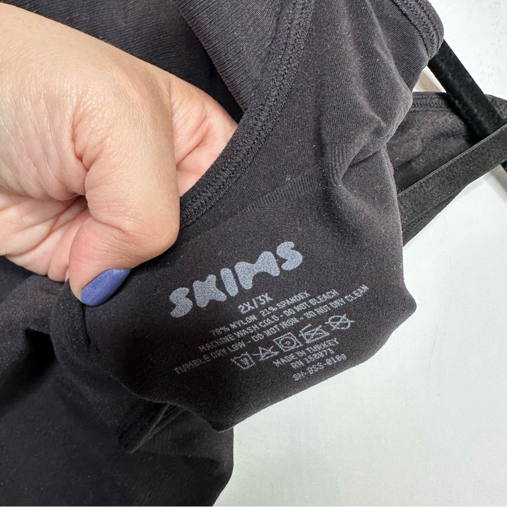 SKIMS Sculpting Seamless Mid-Thigh Bodysuit in Onyx Black 2X/3X - Picture 6 of 9